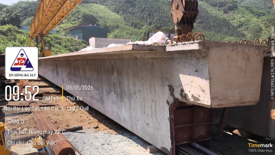 4. Công ty CP Sông Đà 10 đúc dầm cầu Super T trên Dự án mở rộng cao tốc Nội Bài - Lào Cai