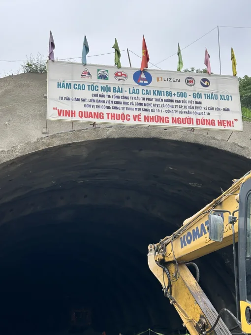 Ảnh 5. Khẩu hiệu của Người thợ Sông Đà 10
