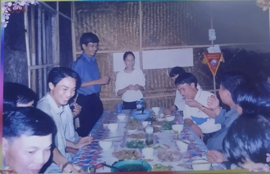 Bữa cơm cùng anh chị em tại Công trường Sê San 4