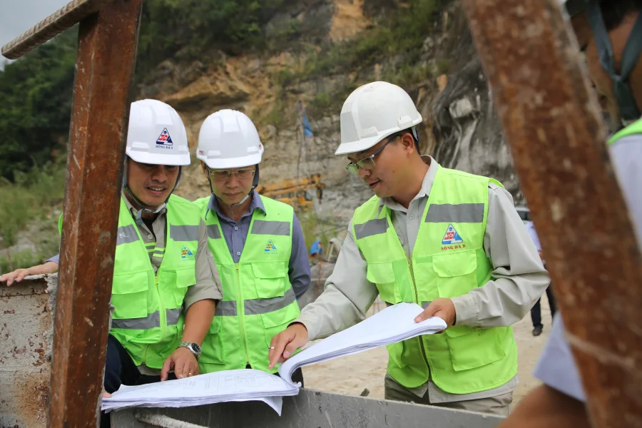 2.NHỮNG NGƯỜI GIỮ BẢN VẼ TƯƠNG LAI